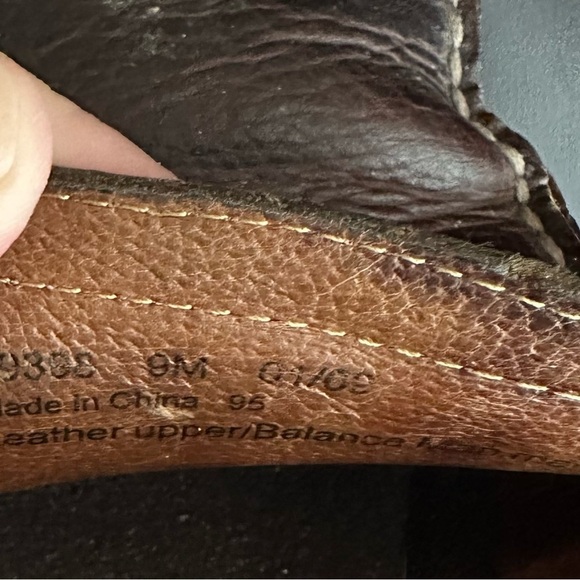 Clarks Loafers Driving Moccasins Shoes size 9M Slip On Brown Leather Comfort - Picture 8 of 8